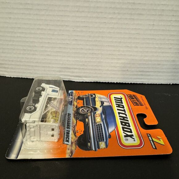 Matchbox #7 Ford Scissors Cargo Truck 1999 White Air Traffic Series NEW NIB - Picture 6 of 8
